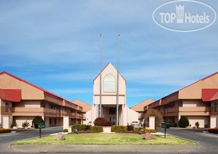 Hotelier's photos Quality Inn & Suites West 3*