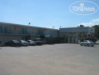 Hotelier's photos Knights Inn Alvin 1*
