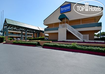 Hotelier's photos Rodeway Inn & Suites Fiesta Park 2*
