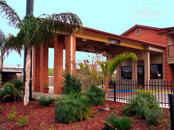 Hotel photo Super 8 Laredo 2*