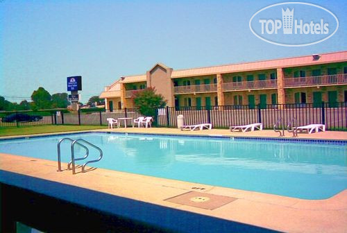 New photos from tourists Americas Best Value Inn Paris 2*