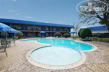 New photos from tourists Days Inn Bay City 2*