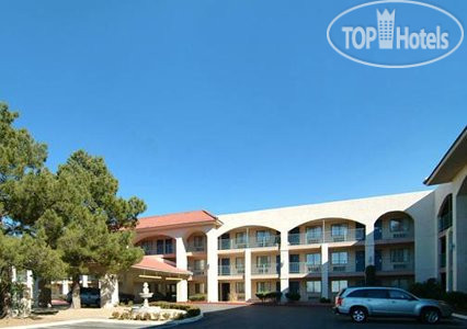 Hotelier's photos Comfort Inn Airport East El Paso 2*