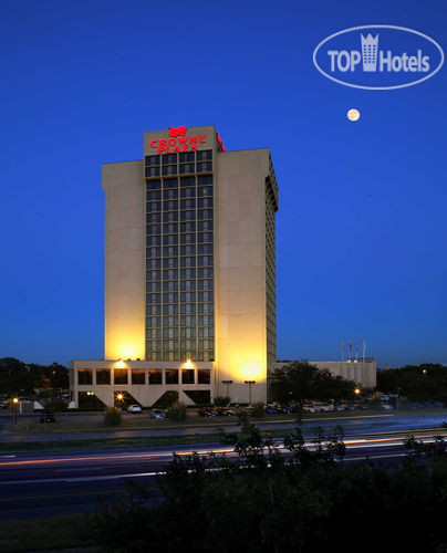 Hotelier's photos Crowne Plaza Dallas Market Center 4*