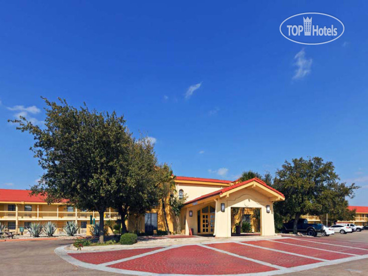 Hotelier's photos La Quinta Inn Eagle Pass 3*