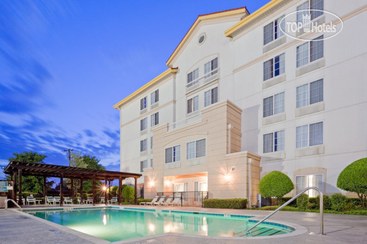 Hotelier's photos La Quinta Inn & Suites DFW Airport South Irving 3*