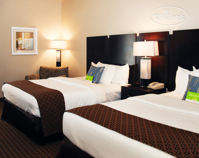 New photos from tourists La Quinta Inn & Suites Paris 2*