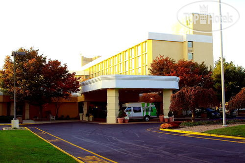 Hotelier's photos Holiday Inn Somerset-Bridgewater 3*