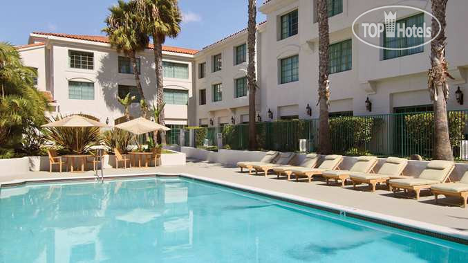 Hotel photo DoubleTree by Hilton San Pedro 3*