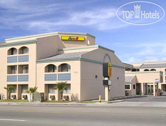 Hotelier's photos Super 8 Escondido 2*