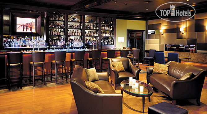 Фото The Lenox Hotel
