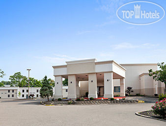 Hotel photo Days Inn and Suites Cincinnati 2*
