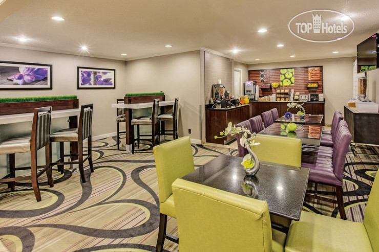 New photos from tourists La Quinta Inn Cleveland Airport North 3*