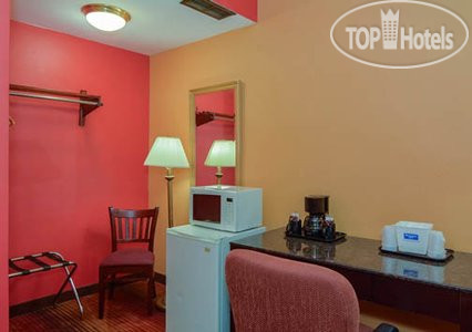New photos from tourists Rodeway Inn MacArthur Airport 2*