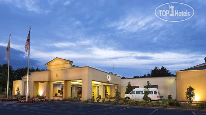 Hotelier's photos DoubleTree by Hilton Hotel Charlotte Airport 3*