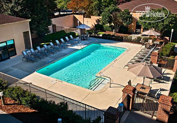 Hotelier's photos Courtyard Raleigh-Durham Airport 3*