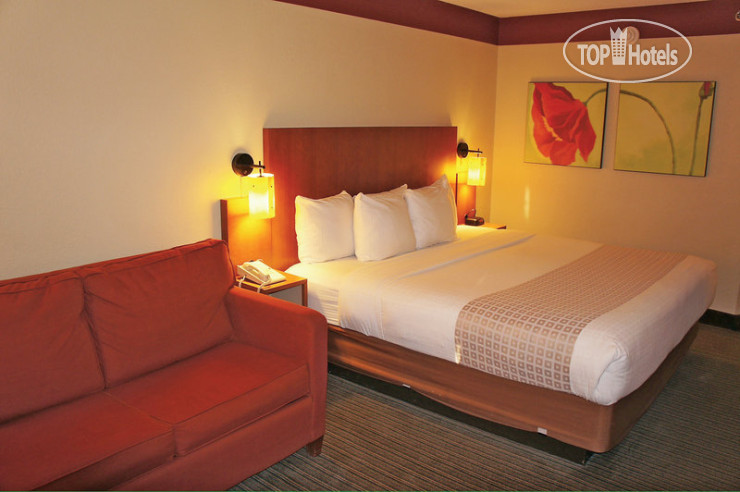 Новые добавленные фото туристов La Quinta Inn & Suites Charlotte Airport North 3*