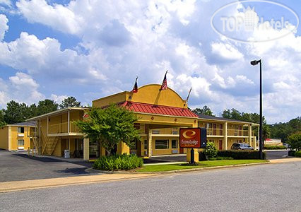 Hotelier's photos Econo Lodge Inn & Suites at Ft. Benning 2*