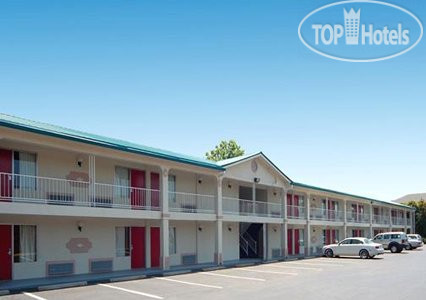 Hotelier's photos Econo Lodge McDonough 1*