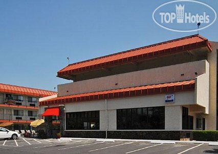 Hotelier's photos Econo Lodge Inn & Suites Bellingham 2*