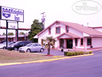 Hotelier's photos Knights Inn Huntsville 2*