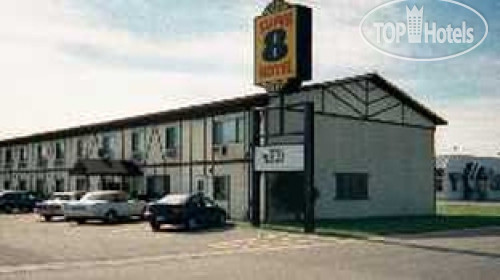 Hotelier's photos Super 8 West Fargo Main Ave ND 2*
