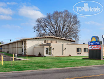 Hotelier's photos Days Inn Bloomington West 2*
