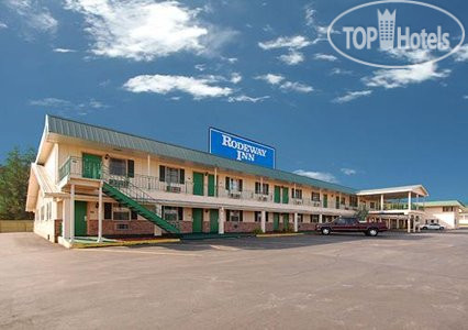 Hotelier's photos Rodeway Inn Des Moines 2*