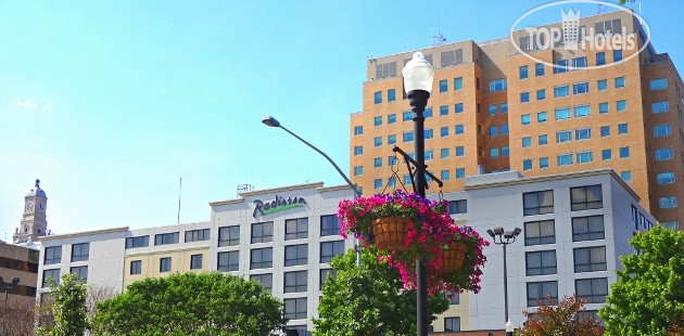 Hotelier's photos Radisson Quad City Plaza 3*