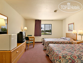 New photos from tourists Super 8 Chanute 2*