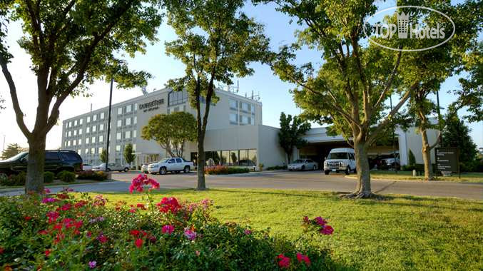 Hotelier's photos DoubleTree by Hilton Hotel Wichita Airport 3*