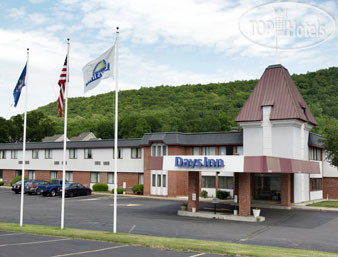 Hotelier's photos Days Inn Berlin Meriden 2*