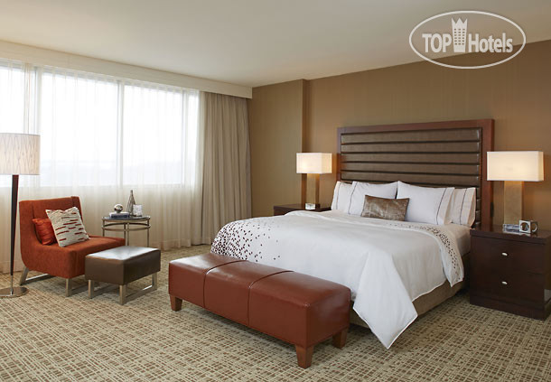 New photos from tourists Renaissance St. Louis Airport 4*
