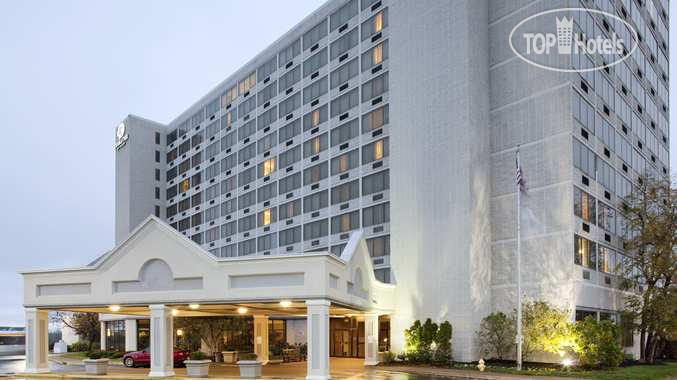 Hotelier's photos DoubleTree by Hilton Hotel St. Louis - Westport 3*