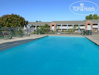 Hotelier's photos Days Inn Kansas City-Worlds of Fun 2*