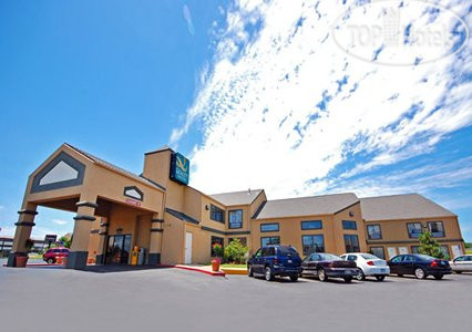 Hotel photo Quality Suites I-44 Tulsa 2*