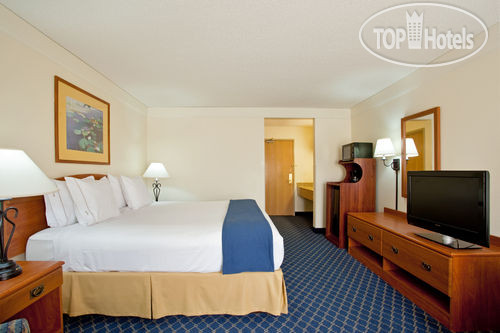 New photos from tourists Holiday Inn Express East Peoria 2*