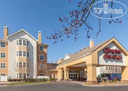 Hotelier's photos Hampton Inn & Suites Newport News (Oyster Point) 3*
