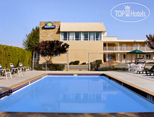 Hotelier's photos Days Inn Arlington Washington DC 2*