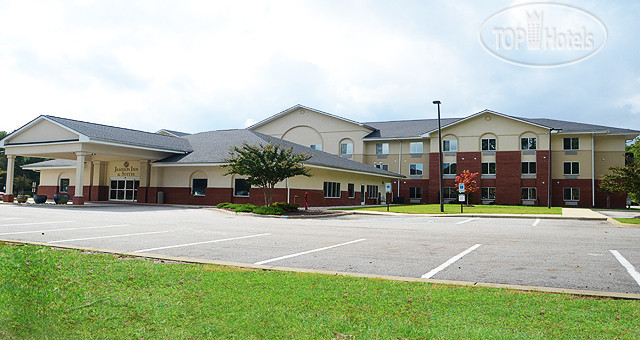 Hotelier's photos Jameson Inn Newport News 2*