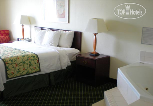 Hotelier's photos Fairfield Inn Richmond Chester 2*