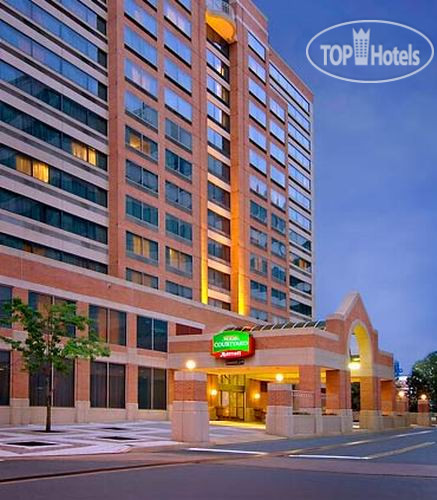 Hotelier's photos Courtyard Arlington Crystal City Reagan National Airport 3*