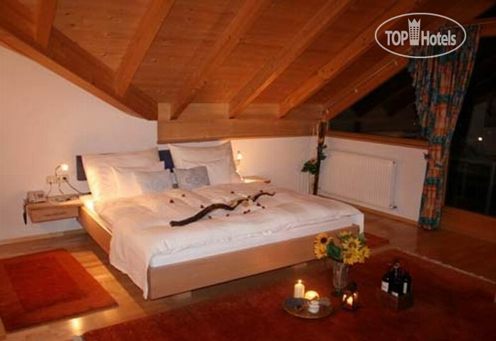 New photos from tourists Guindi Battisti APT