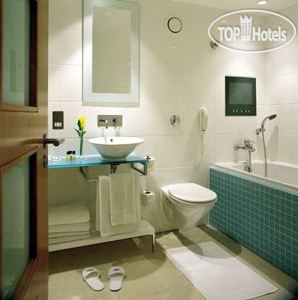 Hotelier's photos Hilton Gatwick 4*