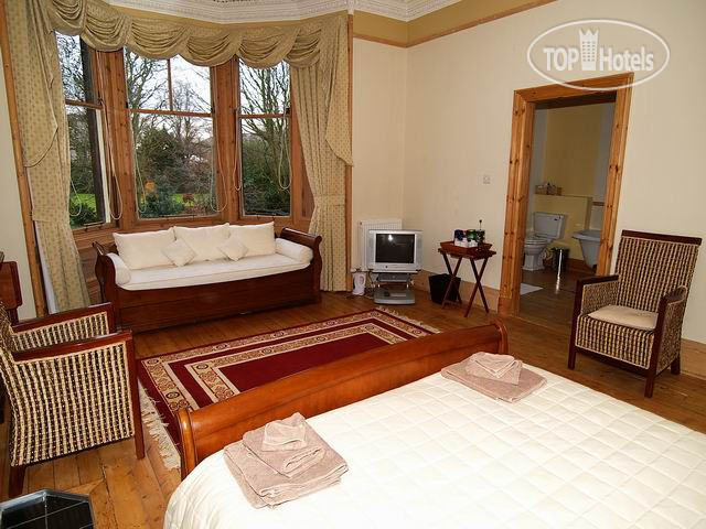 New photos from tourists 15 Merchiston Gardens