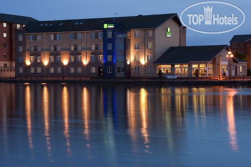Hotelier's photos Holiday Inn Express Cardiff Bay 3*