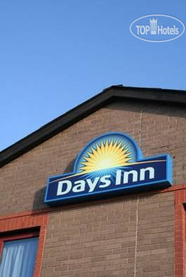 Hotel photo Days Inn Magor 2*