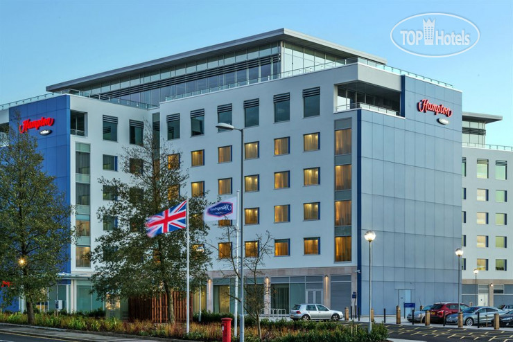 Hotelier's photos Hampton by Hilton London Luton Airport 4*