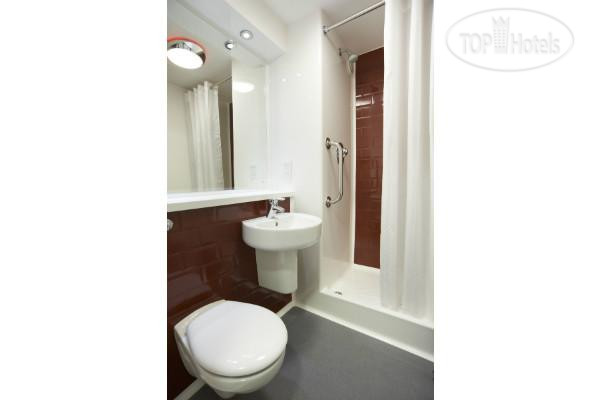 New photos from tourists Travelodge Gatwick Central Airport 4*