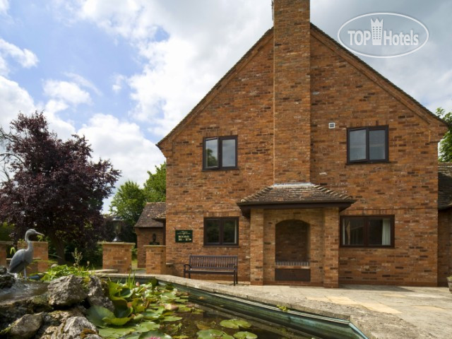 Hotelier's photos The Charlecote Pheasant Hotel 3*
